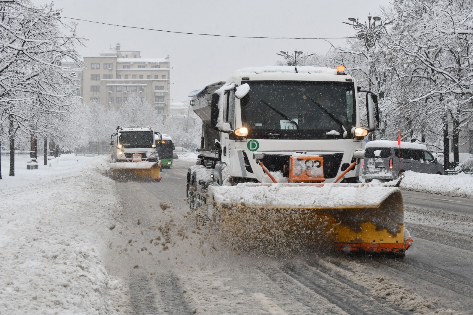 Dezvăluiri despre manipulare și controverse în deszăpezirea Bucureștiului În contextul celei mai intense ninsori din acest sezon, autoritățile locale din Capitală se confruntă cu noi acuzații legate de modul în care au gestionat intervențiile pentru deszăpezire