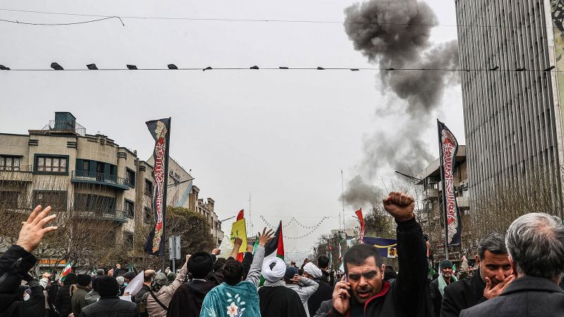 Atac aerian american asupra unei insule iraniene; tensiunile în Orientul Mijlociu cresc Statele Unite au lansat, vineri seară, atacuri militare asupra unei insule iraniene cruciale pentru economia și exporturile de petrol ale țării