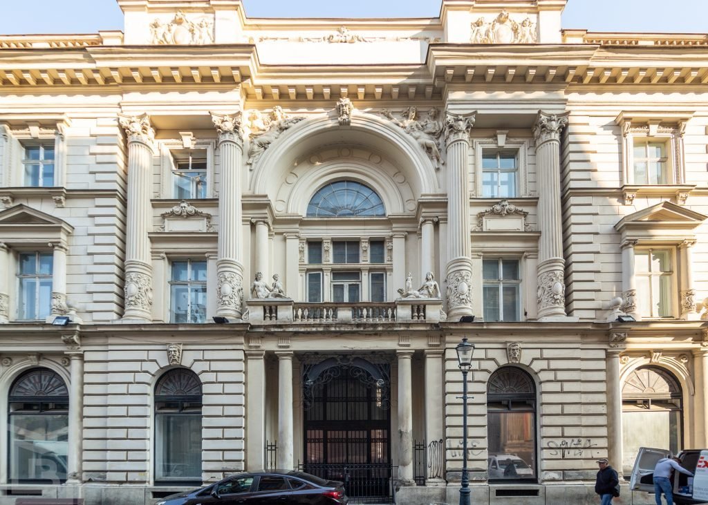 Reabilitarea Palatului Dacia, în București, amânată din nou, deși fondurile sunt asigurate Primăria Capitalei a obținut finanțare europeană de 14,3 milioane de euro pentru reabilitarea Palatului Dacia, un monument istoric de pe strada Lipscani