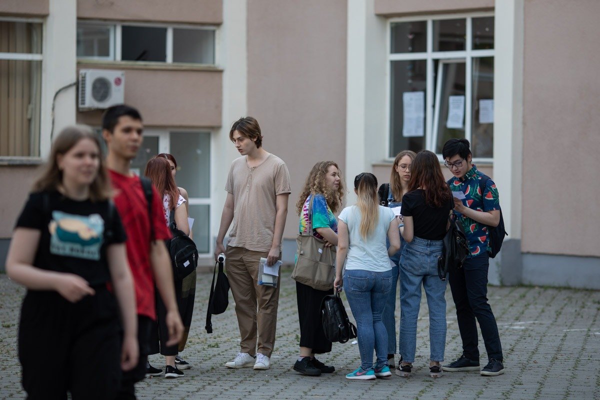 Simulare bac 2026: Elevii de clasa a XII-a susțin proba la alegere, de la 09:00
