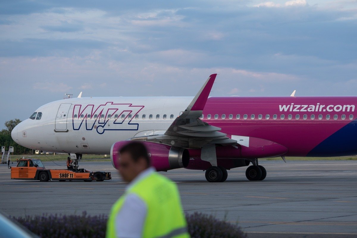 Wizz Air prelungește suspendarea zborurilor către mai multe destinații și reia curse spre Arabia Saudită Compania aeriană Wizz Air a anunțat joi prelungirea suspendării zborurilor către și dinspre Israel, Dubai, Abu Dhabi și Amman până duminică, 15 martie, inclusiv