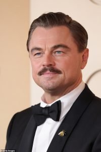 DiCaprio, cu mustață de infarct: Fanii, șocați. Pascal i-a donat-o?