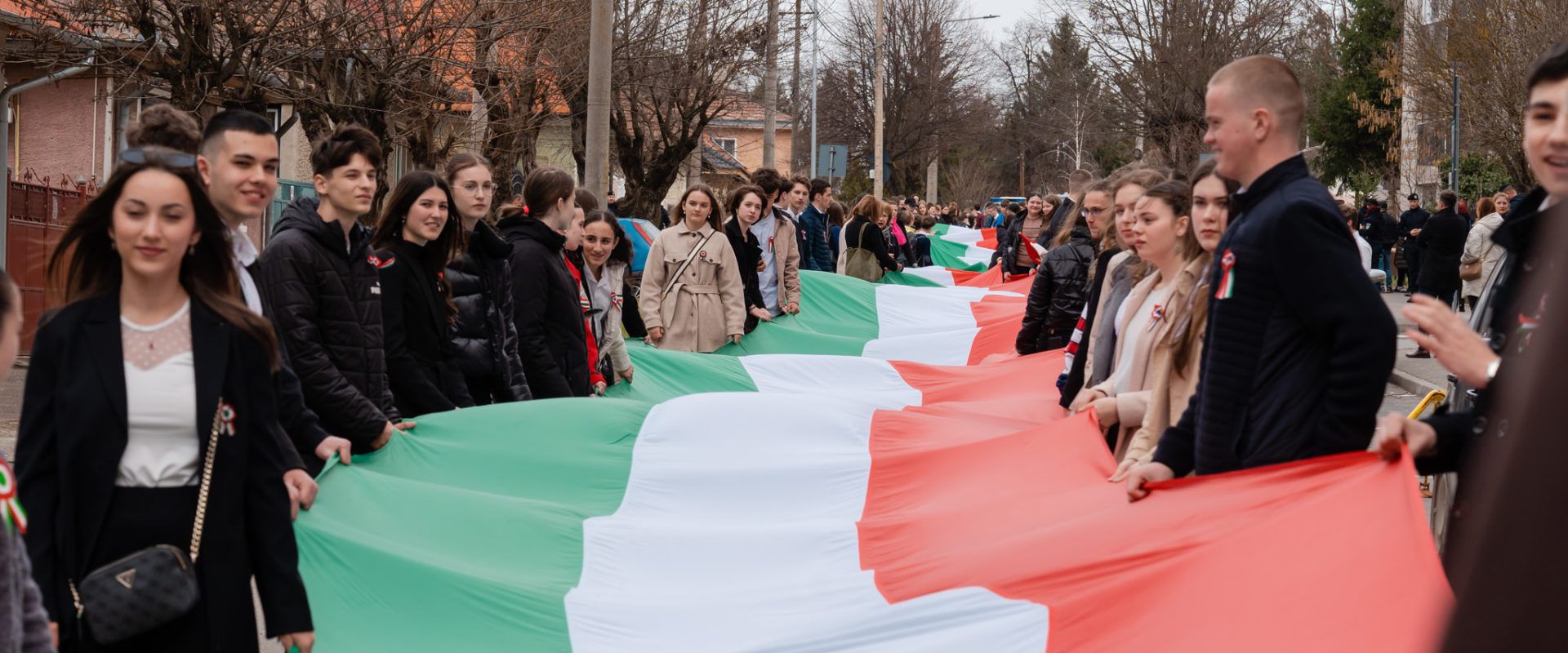 Pelerinaj la Târgu Secuiesc: Ziua Maghiarilor de Pretutindeni marchează unitatea și demnitatea Mii de oameni s-au adunat duminică la Târgu Secuiesc pentru a celebra Ziua Maghiarilor de Pretutindeni