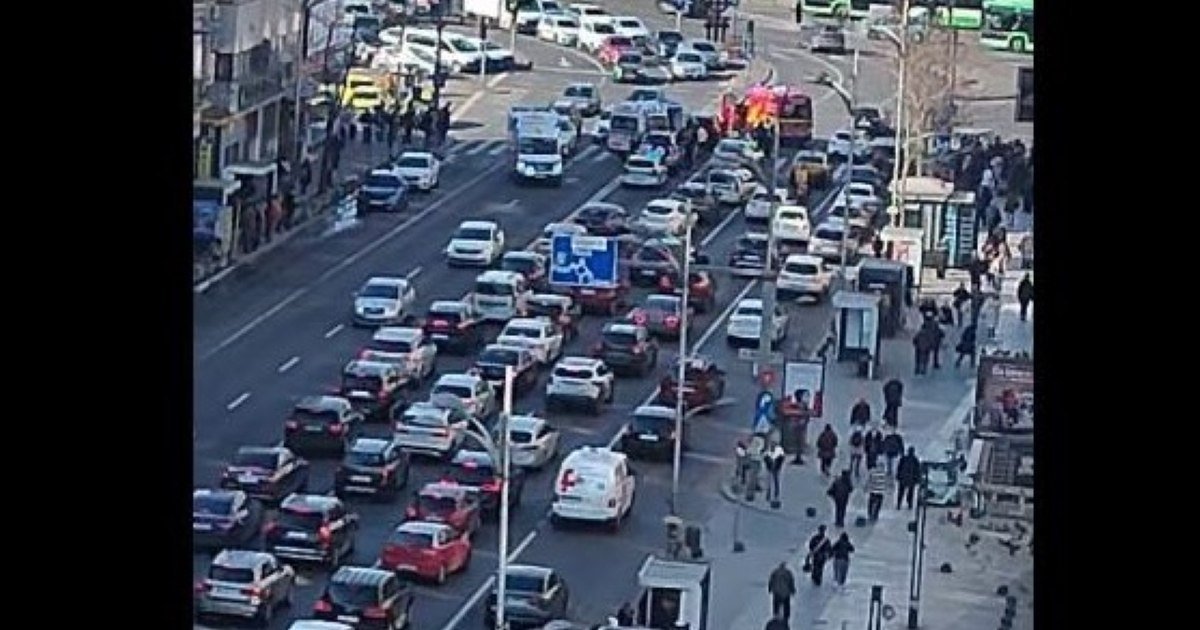 Accident grav pe Magheru: O femeie este resuscitată, circulația blocată în zona Pieței Romane Un accident rutier grav a paralizat după-amiaza aceasta circulația pe bulevardul Gheorghe Magheru, în zona Pieței Romane