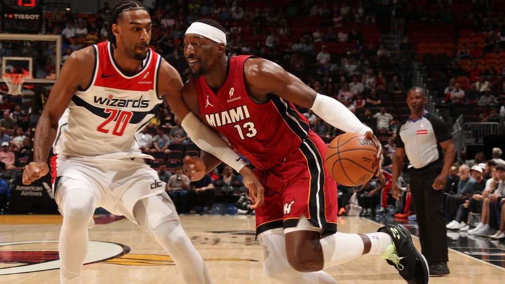 Adebayo, seară memorabilă pentru Miami Heat: 83 de puncte, recorduri doborâte și o seară pe care baschetul o va ține minte MIAMI – Bam Adebayo, pivotul echipei Miami Heat, a scris istorie în noaptea de marți, stabilind un record personal și intrând într-o companie selectă în istoria NBA
