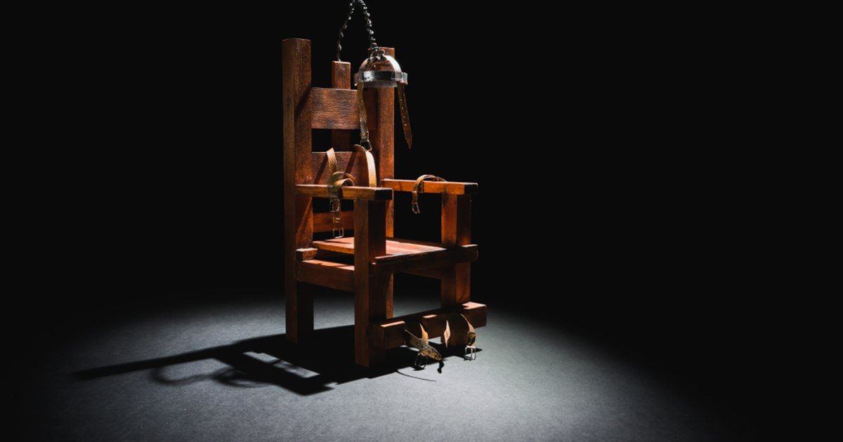 Guvernatoarea din Alabama oprește execuția unui bărbat condamnat pentru o crimă pe care nu a comis-o Kay Ivey, guvernatoarea statului american Alabama, a comutat pedeapsa cu moartea a lui Charles „Sonny” Burton, condamnat în 1991 pentru un jaf soldat cu o crimă