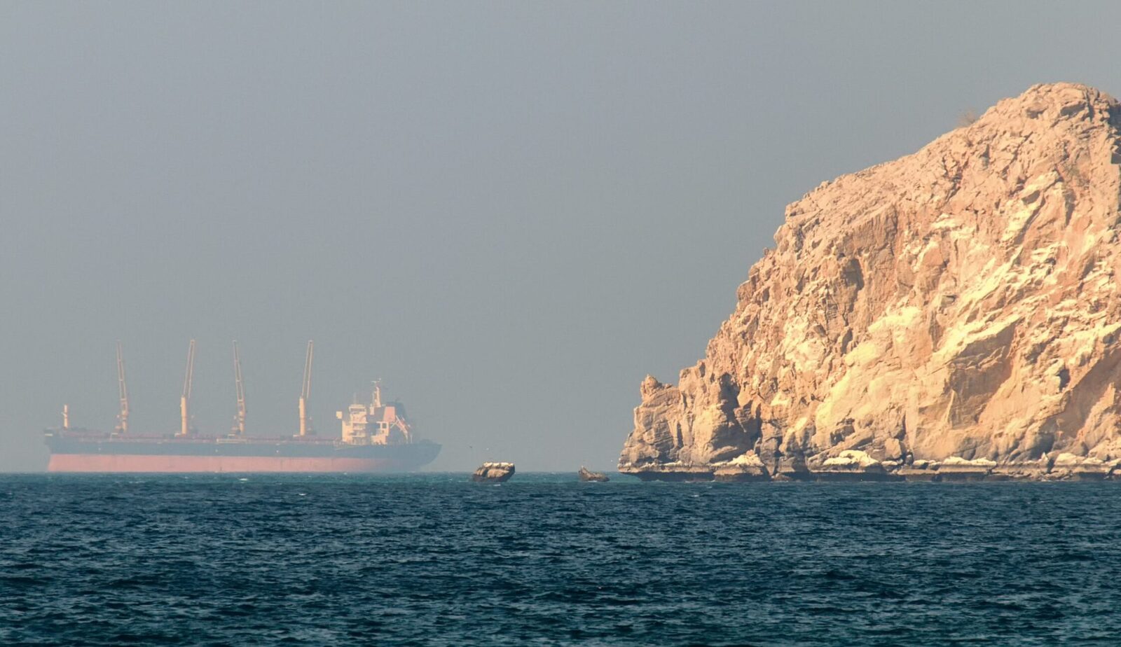 Tensiuni în Orientul Mijlociu: Marea Britanie trimite o echipă în SUA după atacurile asupra unui zăcământ de gaze iranian O delegație a planificatorilor britanici va călători în Statele Unite ale Americii, pe fondul îngrijorărilor legate de impactul atacurilor asupra unui zăcământ de gaze iranian, care amenință aprovizionarea globală cu energie