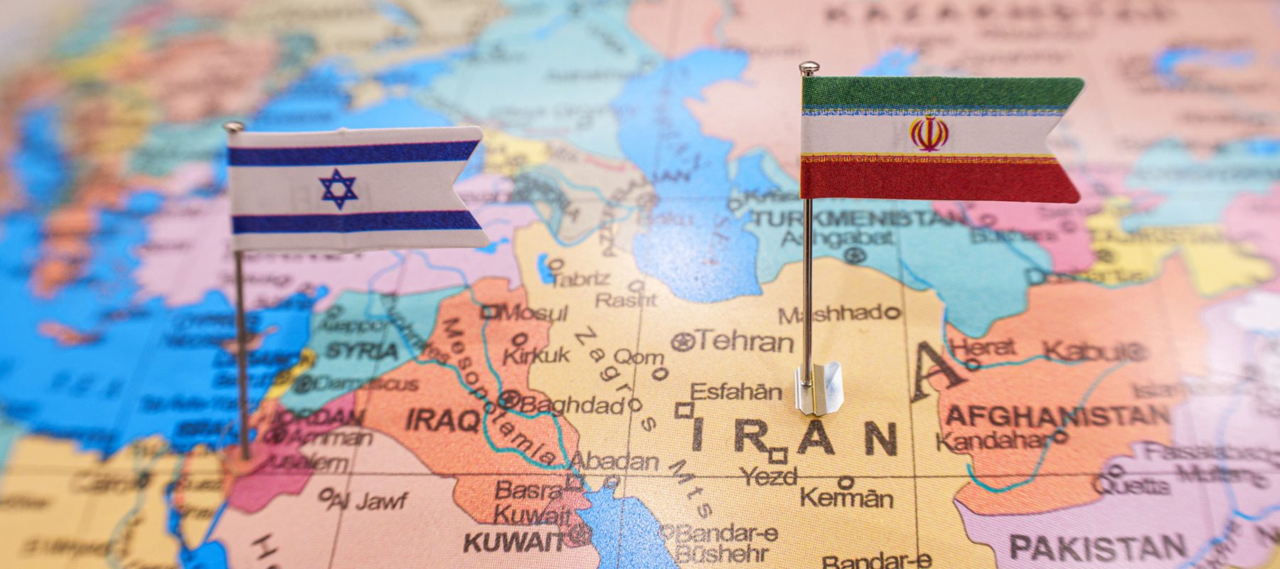 Larijani, oficialul iranian vizat, apare public după luni de speculații Ali Larijani, considerat a fi unul dintre cei mai influenți oficiali de securitate din Iran, a fost văzut recent într-o apariție publică la un miting pro-regim în Teheran