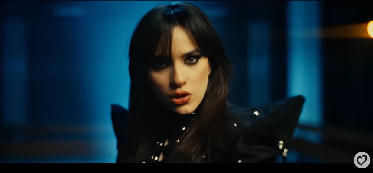 TVR respinge acuzațiile privind piesa „Choke Me” pentru Eurovision Televiziunea Română (TVR) a luat apărarea piesei „Choke Me”, care va reprezenta România la concursul Eurovision, negând acuzațiile potrivit cărora titlul melodiei ar trivializa o practică sexuală periculoasă