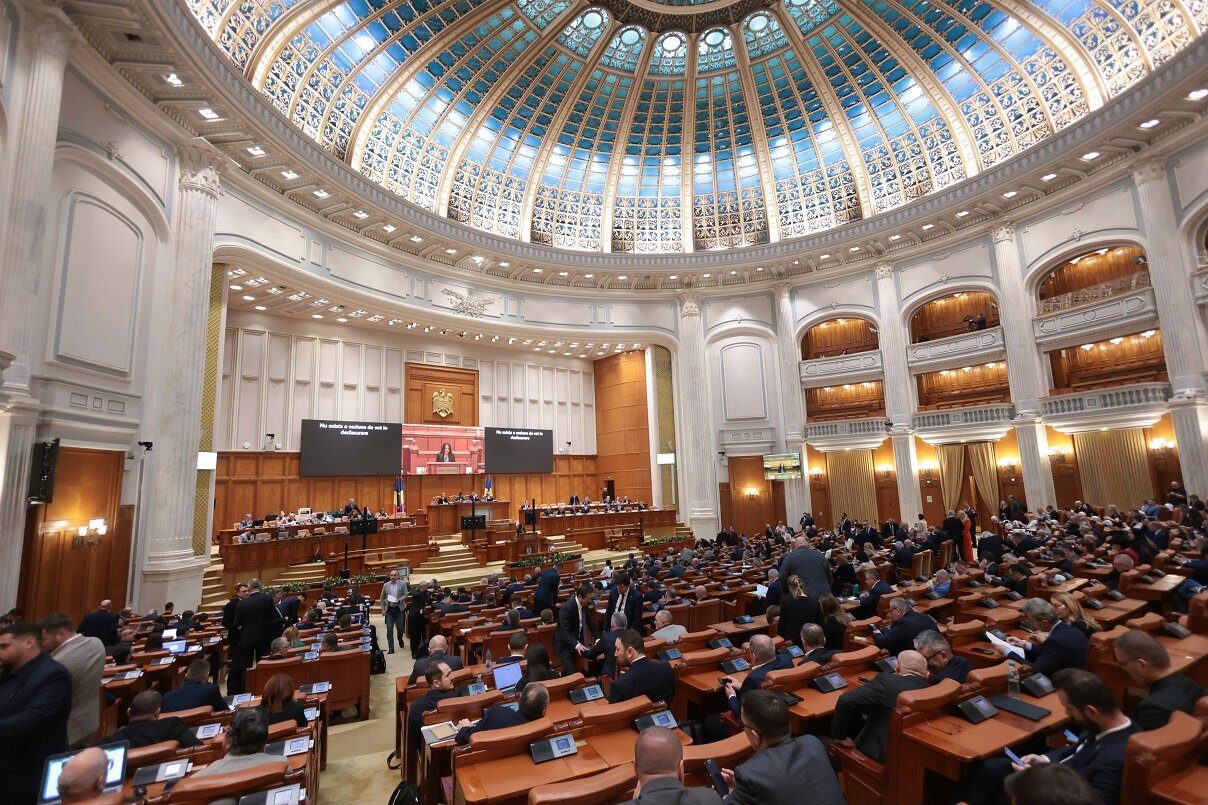 Scandal la comisiile de buget: Ședința suspendată după acuzații grave între partenerii de coaliție Ședința comisiilor de buget din Parlament, dedicată dezbaterilor pe marginea proiectului de buget, a fost suspendată în urma unor tensiuni majore generate de reprezentanții Partidului Social Democrat (PSD)