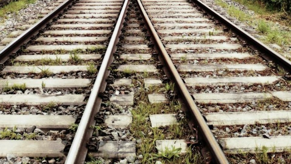 Femeie de 58 de ani, ucisă de tren în Bistrița; dosar penal pentru ucidere din culpă O femeie în vârstă de 58 de ani și-a pierdut viața joi dimineață, după ce a fost lovită de un tren la o trecere la nivel cu calea ferată, în municipiul Bistrița