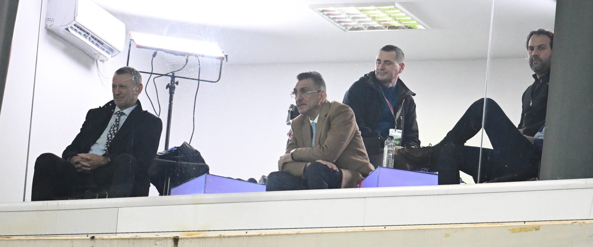 Gică Craioveanu, povestea unui refuz: De la oferta uriașă a lui Dinamo la dragostea pentru Craiova Unul dintre cei mai iubiți fotbaliști români, Gică Craioveanu, a ales inima în detrimentul banilor, refuzând o ofertă de 15 ori mai mare de la Dinamo pentru a juca la Universitatea Craiova