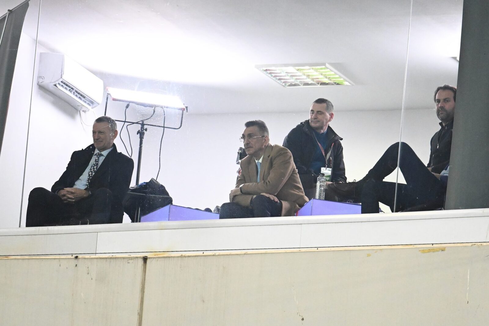 Gică Craioveanu, povestea unui refuz: De la oferta uriașă a lui Dinamo la dragostea pentru Craiova Unul dintre cei mai iubiți fotbaliști români, Gică Craioveanu, a ales inima în detrimentul banilor, refuzând o ofertă de 15 ori mai mare de la Dinamo pentru a juca la Universitatea Craiova