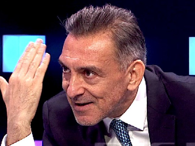 Ilie Dumitrescu vede clar lupta pentru titlu după primele două etape din play-off Fostul mare fotbalist și antrenor, Ilie Dumitrescu, și-a exprimat convingerea fermă cu privire la echipele care se vor lupta pentru câștigarea titlului în Superliga, după primele două etape ale play-off-ului