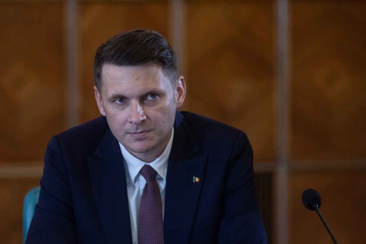 Liberalii exclud orice compromis privind funcția de premier Mircea Abrudean, președintele Senatului, a transmis un mesaj clar: Partidul Național Liberal nu va accepta niciun fel de condiție din partea partenerilor de coaliție în ceea ce privește desemnarea premierului