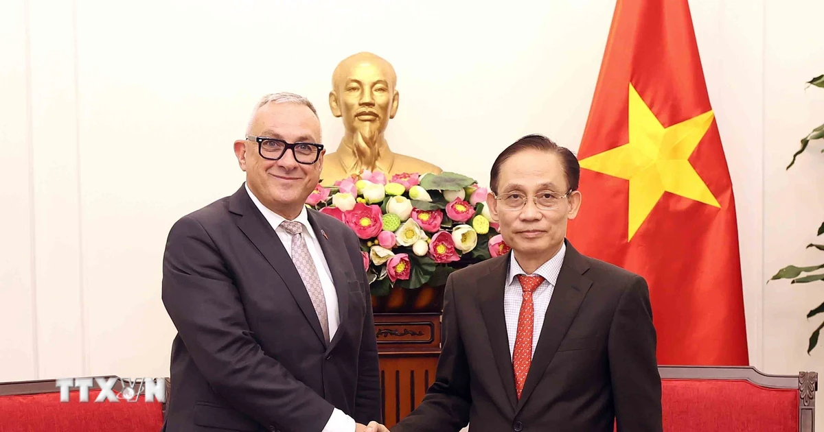 Vietnam și Uniunea Europeană își intensifică parteneriatul strategic Hanoi, 25 martie 2024 – Relațiile dintre Vietnam și Uniunea Europeană se consolidează, în urma unei întâlniri productive dintre ministrul de externe vietnamez, Le Hoai Trung, și comisarul european pentru parteneriate internaționale, Jozef Síkela