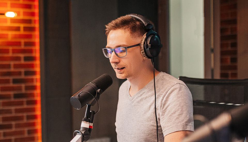 Posturile de radio caută alternative în fața costurilor crescute și a dependenței de platforme străine O companie elvețiană oferă o soluție de streaming radio integrală, cu servere în Elveția și control total asupra datelor utilizatorilor