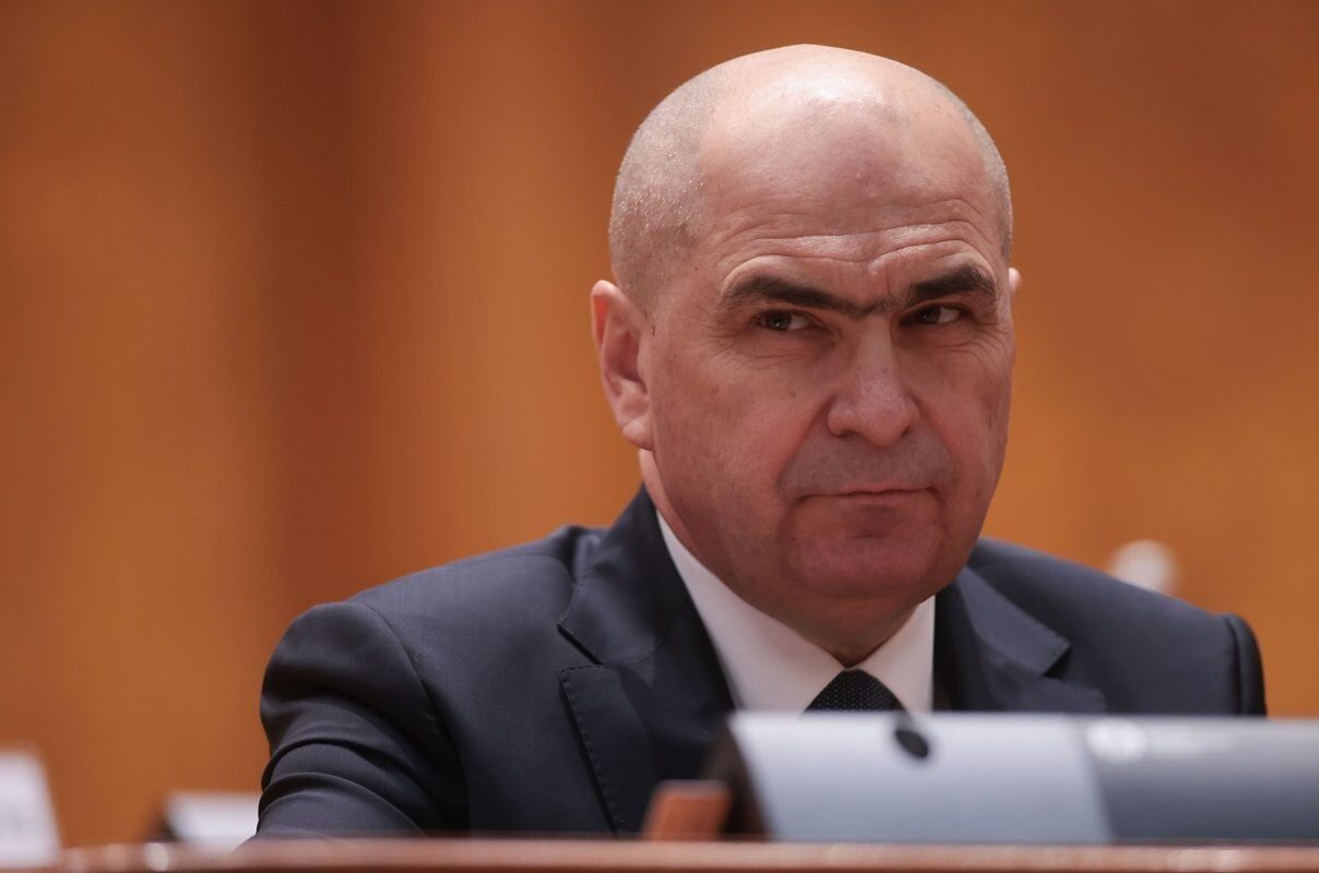 Premierul Bolojan anunță un acord în coaliție: Pachetul social, inclus în buget, drepturile magistraților, amânate Premierul Ilie Bolojan a confirmat, după o ședință a coaliției de guvernare, că s-a ajuns la un acord privind includerea pachetului social în bugetul de stat