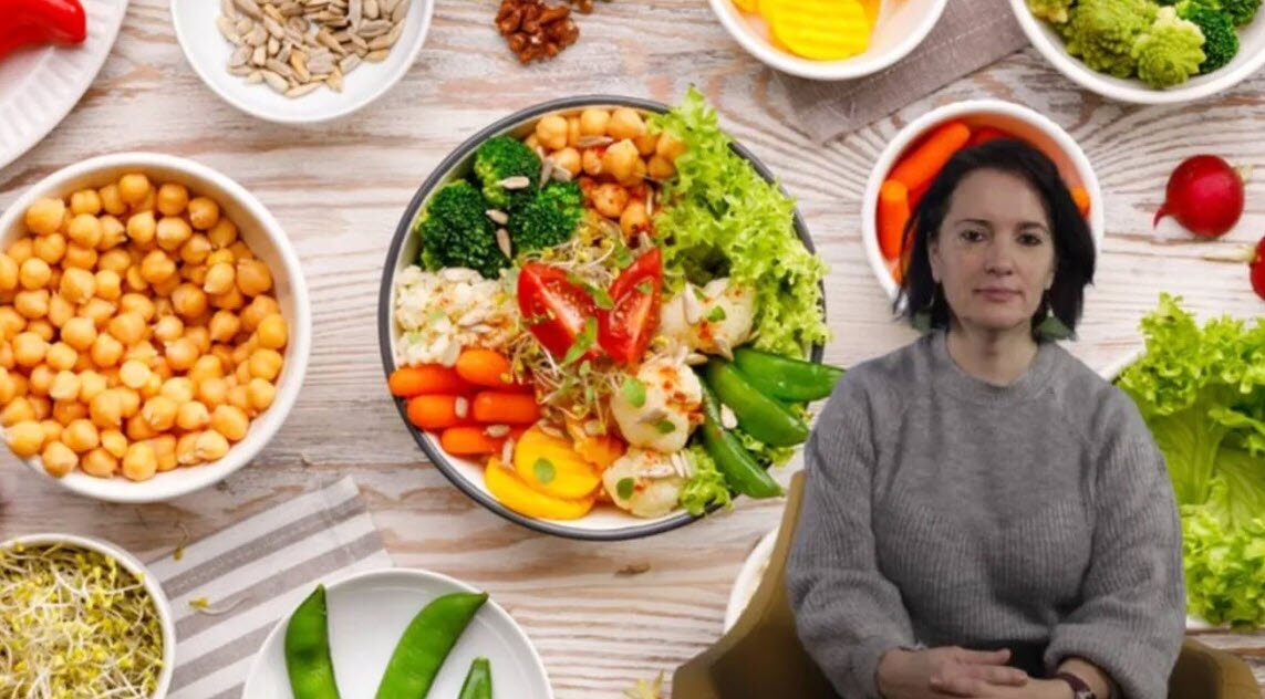 Când ciocolata pare mai înțelegătoare decât oamenii: sfaturi de la nutriționist pentru momentele dificile Uneori, un cub de ciocolată pare să ofere mai multă consolare decât o conversație cu un apropiat sau o ședință de terapie