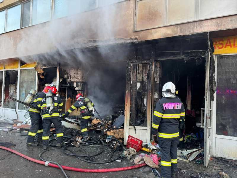Incendiu în Șoseaua Pantelimon: Focul localizat la un spațiu comercial Un incendiu a izbucnit sâmbătă la un spațiu comercial situat la parterul unui bloc de pe Șoseaua Pantelimon din București