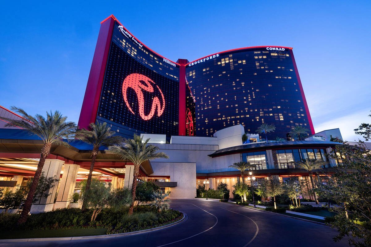 Fostul guvernator și șeful Comisiei de jocuri de noroc, licențiați pentru funcții de conducere la Resorts World Las Vegas Las Vegas – Doi foști oficiali de reglementare din Nevada, cu o vastă experiență în domeniul jocurilor de noroc, au primit licențele necesare pentru a ocupa funcții de conducere la Resorts World Las Vegas