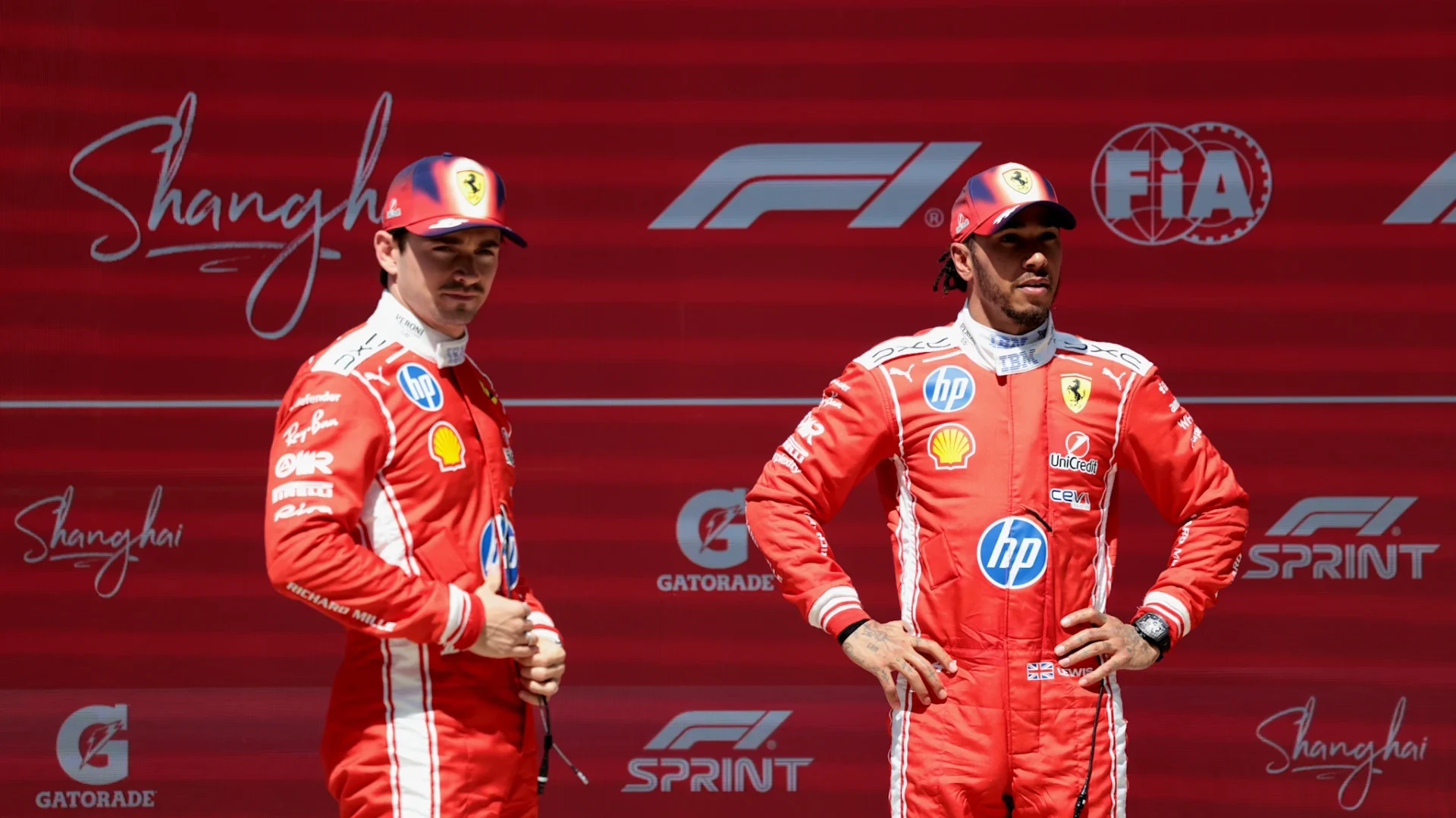 Ferrari strălucește în Sprintul din China: Leclerc și Hamilton pe podium Shanghai, China – Scuderia Ferrari a avut un weekend promițător în cadrul Sprintului de la Marele Premiu al Chinei, piloții Charles Leclerc și Lewis Hamilton reușind să ocupe locurile doi și, respectiv, trei