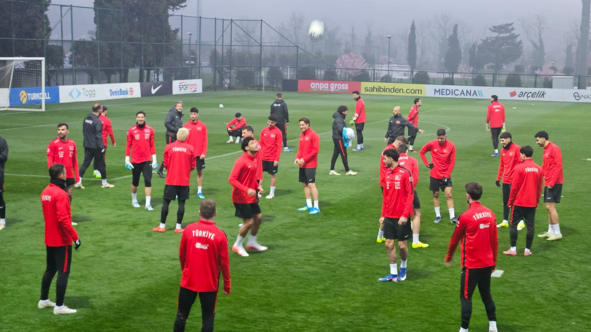 Istanbulul se pregătește pentru „barajul” cu România: Turcia își etalează forța înaintea duelului de joi Istanbul, Turcia – Naționala Turciei a efectuat luni seara primul antrenament în efectiv aproape complet, în vederea partidei decisive cu România de joi, 28 martie