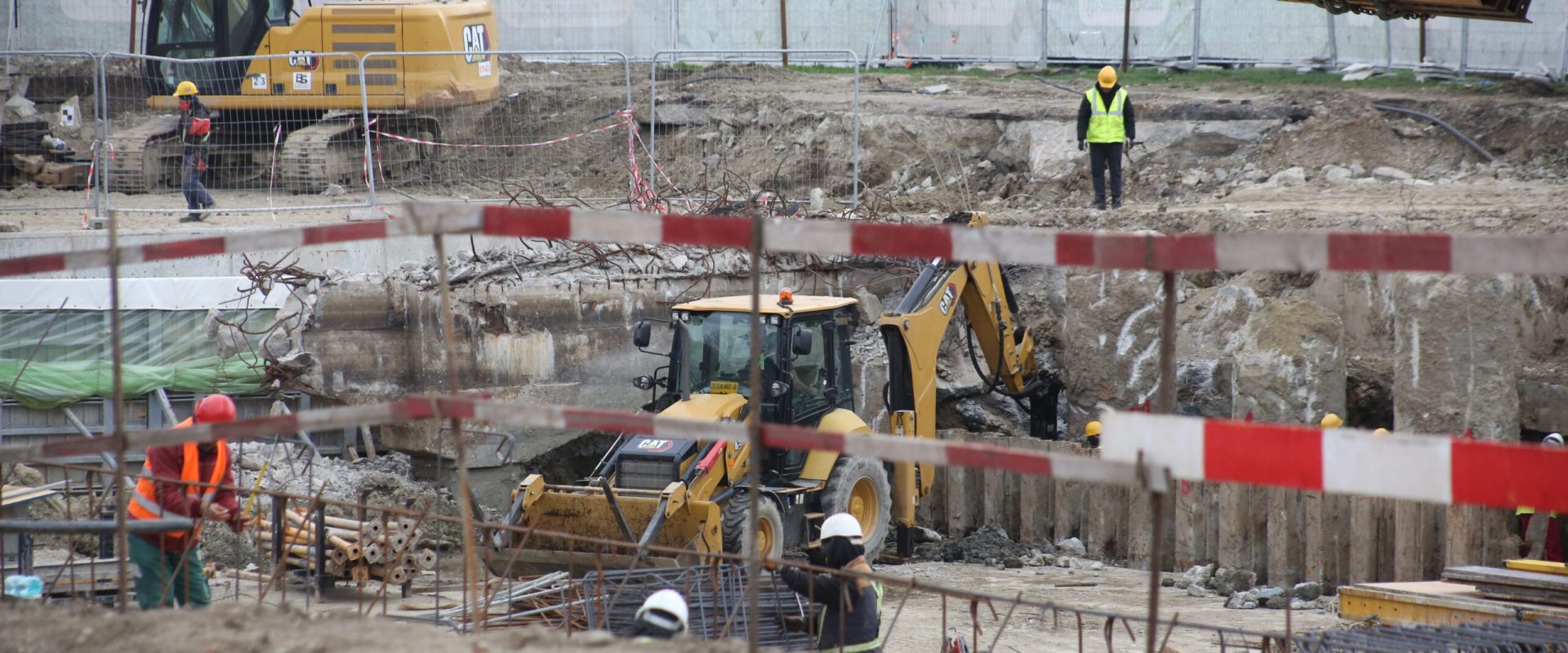 Lucrările la Planșeul Unirii avansează: Traficul va fi reluat parțial din 1 mai Lucrările de reabilitare a Planșeului Unirii progresează, iar circulația în zona Hanul lui Manuc va fi reluată începând cu data de 1 mai