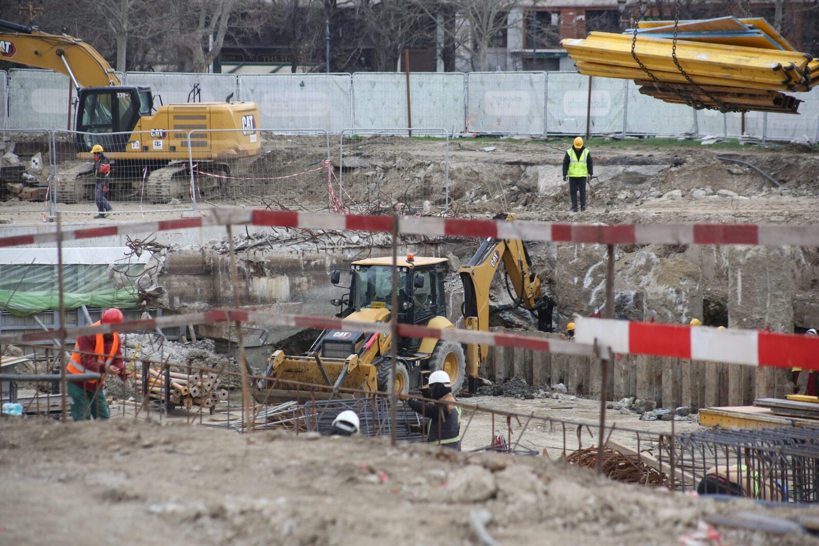 Lucrările la Planșeul Unirii avansează: Traficul va fi reluat parțial din 1 mai Lucrările de reabilitare a Planșeului Unirii progresează, iar circulația în zona Hanul lui Manuc va fi reluată începând cu data de 1 mai