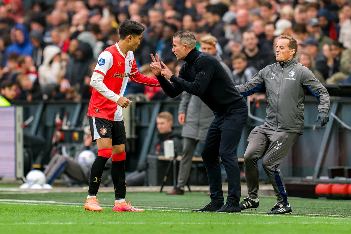 Feyenoord, nevoit să improvizeze în defensivă: Van Persie face mutări neașteptate Rotterdam, Olanda – Feyenoord se confruntă cu probleme de lot și va fi nevoită să improvizeze în apărare pentru meciul următor