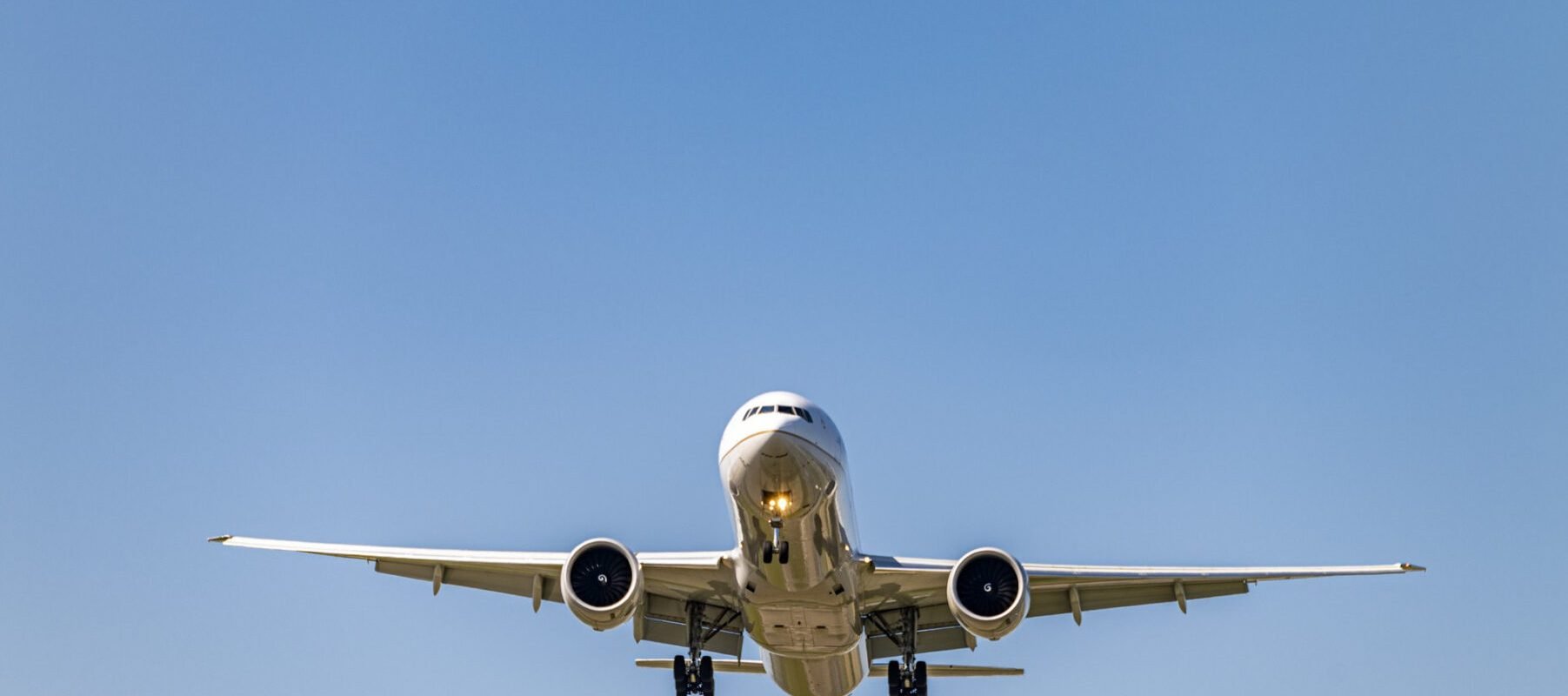 Aproape 500 de români s-au întors din Israel, MAE continuă eforturile de repatriere Un grup de 172 de cetățeni români au fost repatriați din Israel miercuri, printr-un zbor operat de o companie privată
