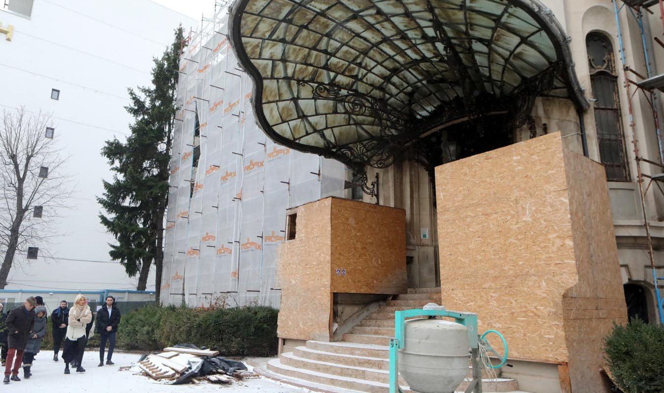 Verificări la Muzeul „George Enescu” privind starea obiectelor de patrimoniu depozitate în containere O comisie de experți evaluează, în aceste zile, starea de conservare și condițiile de depozitare a unor obiecte de patrimoniu de la Muzeul Național „George Enescu”