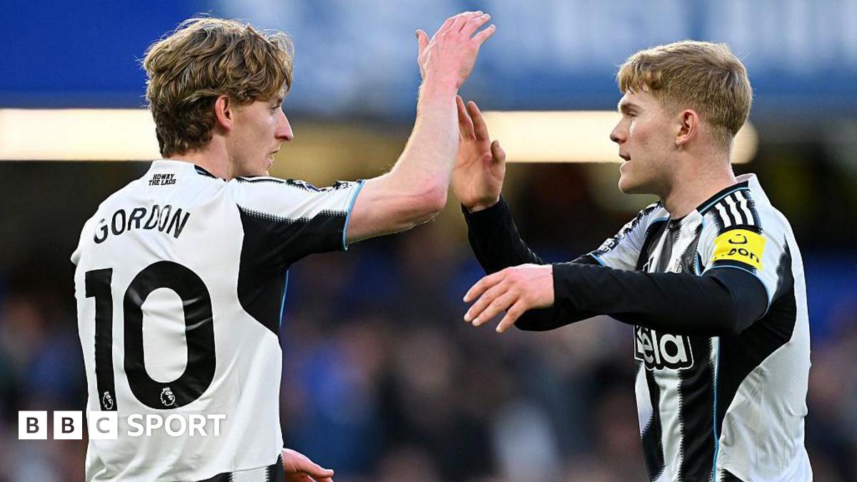 Chelsea, record negativ la cartonașe: „Alb-albaștrii” penalizați constant în Premier League Londra, 2 iulie 2024 – Chelsea, una dintre echipele de top din Premier League, se confruntă cu o problemă neașteptată