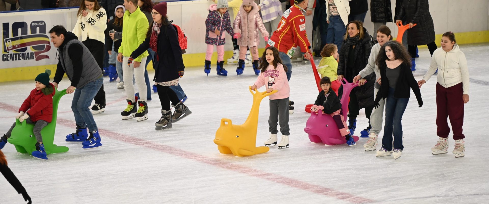Weekend de patinaj la Berceni Arena: 13 sesiuni programate Bucureștenii sunt invitați la patinoarul Berceni Arena pentru sesiuni de patinaj în acest weekend