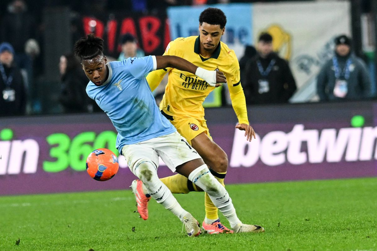 Lazio învinge AC Milan și Inter se distanțează în Serie A Lazio a învins AC Milan cu 1-0 în etapa a 29-a din Serie A, într-un meci disputat duminică seară