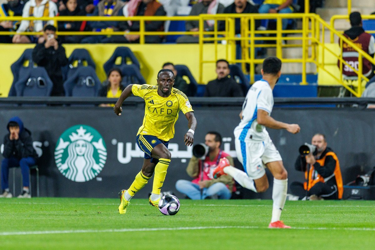 Al Nassr, liderul din Arabia Saudită, joacă în deplasare cu Al Khaleej După o pauză competițională cauzată de lipsa meciurilor din AFC Champions League Two, Al Nassr, echipa de fotbal din Arabia Saudită, revine pe teren