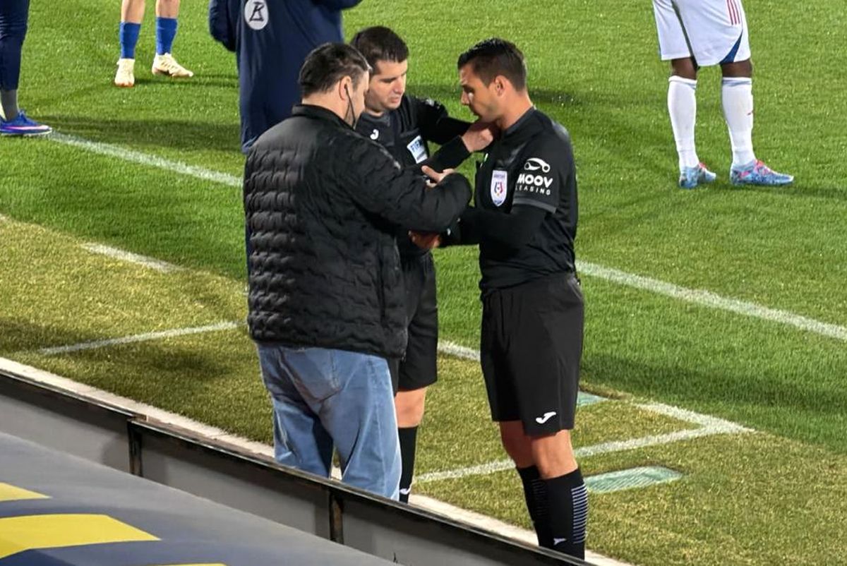 Arbitrul Chivulete, accidentat la tendonul lui Ahile în timpul meciului Unirea Slobozia – Oțelul Galați Arbitrul Andrei Chivulete a fost nevoit să părăsească terenul în prima repriză a meciului dintre Unirea Slobozia și Oțelul Galați, din cadrul etapei a doua a play-out-ului