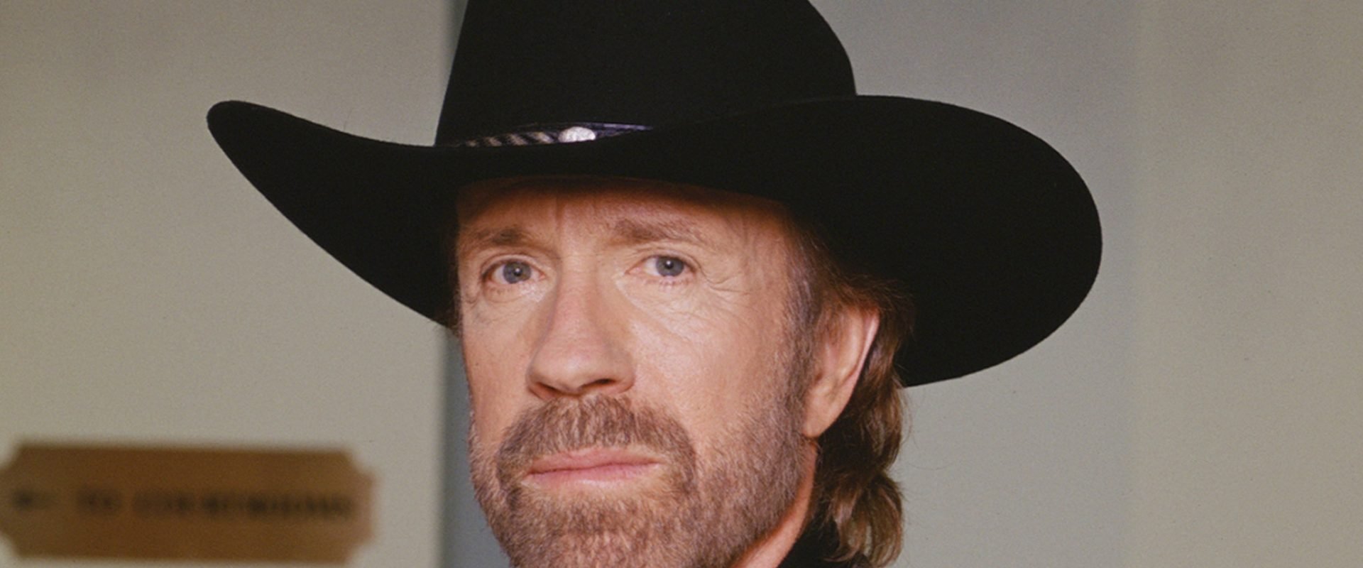 Chuck norris, internat de urgență în hawaii