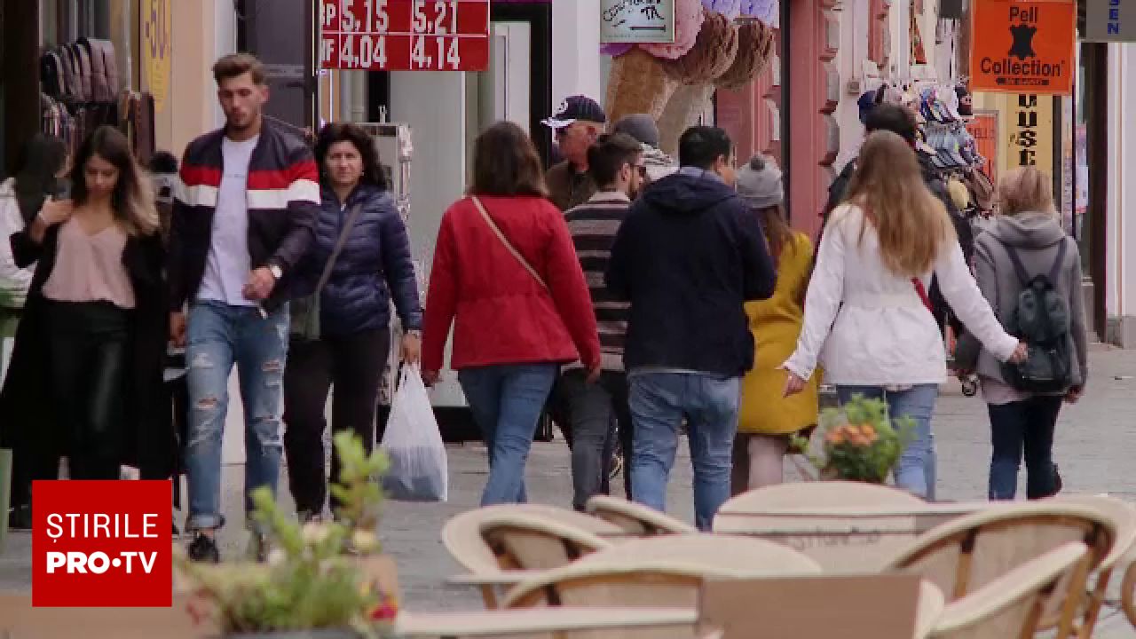 Vremea se schimbă: temperaturi neobișnuite urmate de o răcire treptată Românii se pot bucura de temperaturi neobișnuit de ridicate în următoarele zile, dar vremea caldă va fi urmată de o răcire treptată
