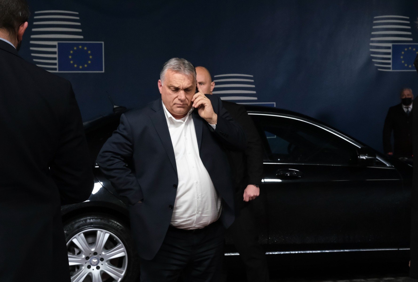 Orbán, nevoit să circule într-un vehicul blindat din cauza amenințărilor din Ucraina Premierul Ungariei, Viktor Orbán, a fost nevoit să înlocuiască microbuzul cu care se deplasa cu un vehicul blindat, invocând motive de securitate