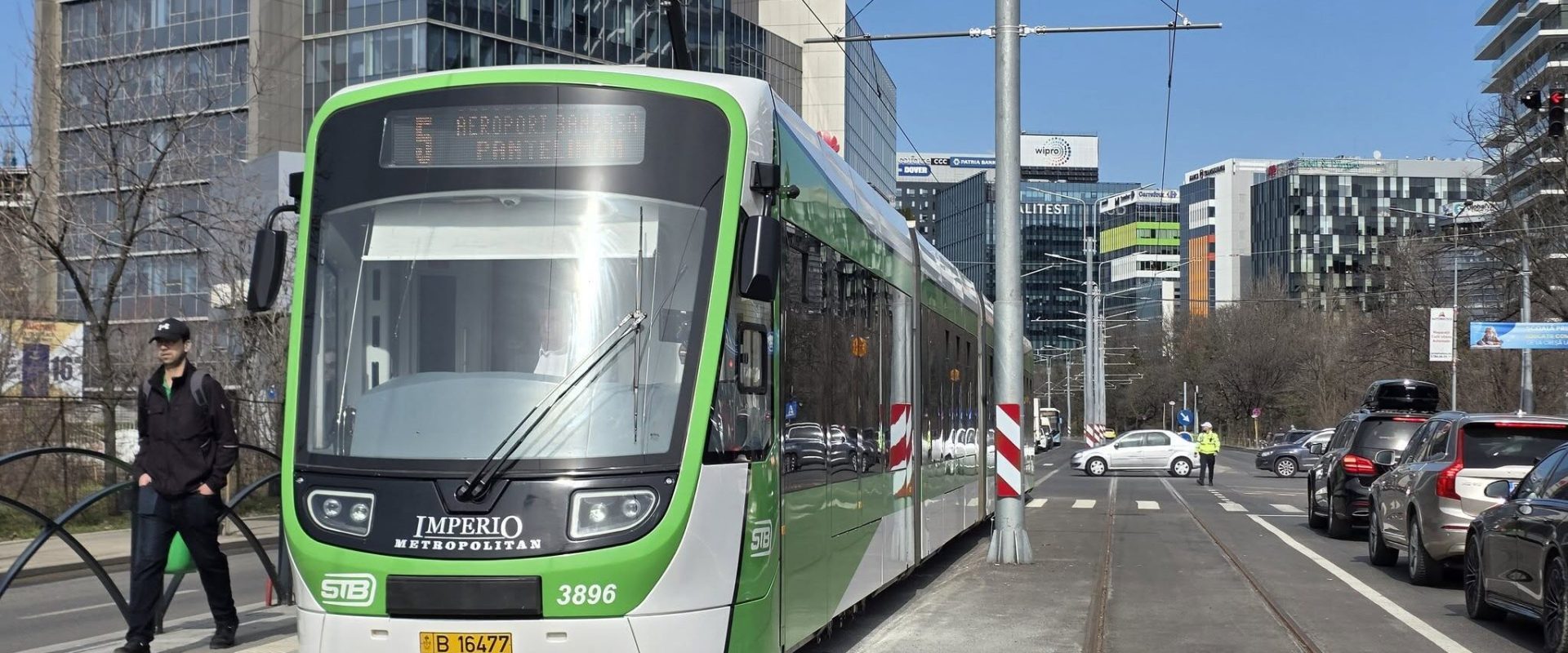 Linia 5 de tramvai, redeschisă cu un traseu modificat: De ce tramvaiele ajung doar până la Pantelimon După o suspendare de peste opt ani, linia 5 de tramvai din București a fost redeschisă pe 8 martie