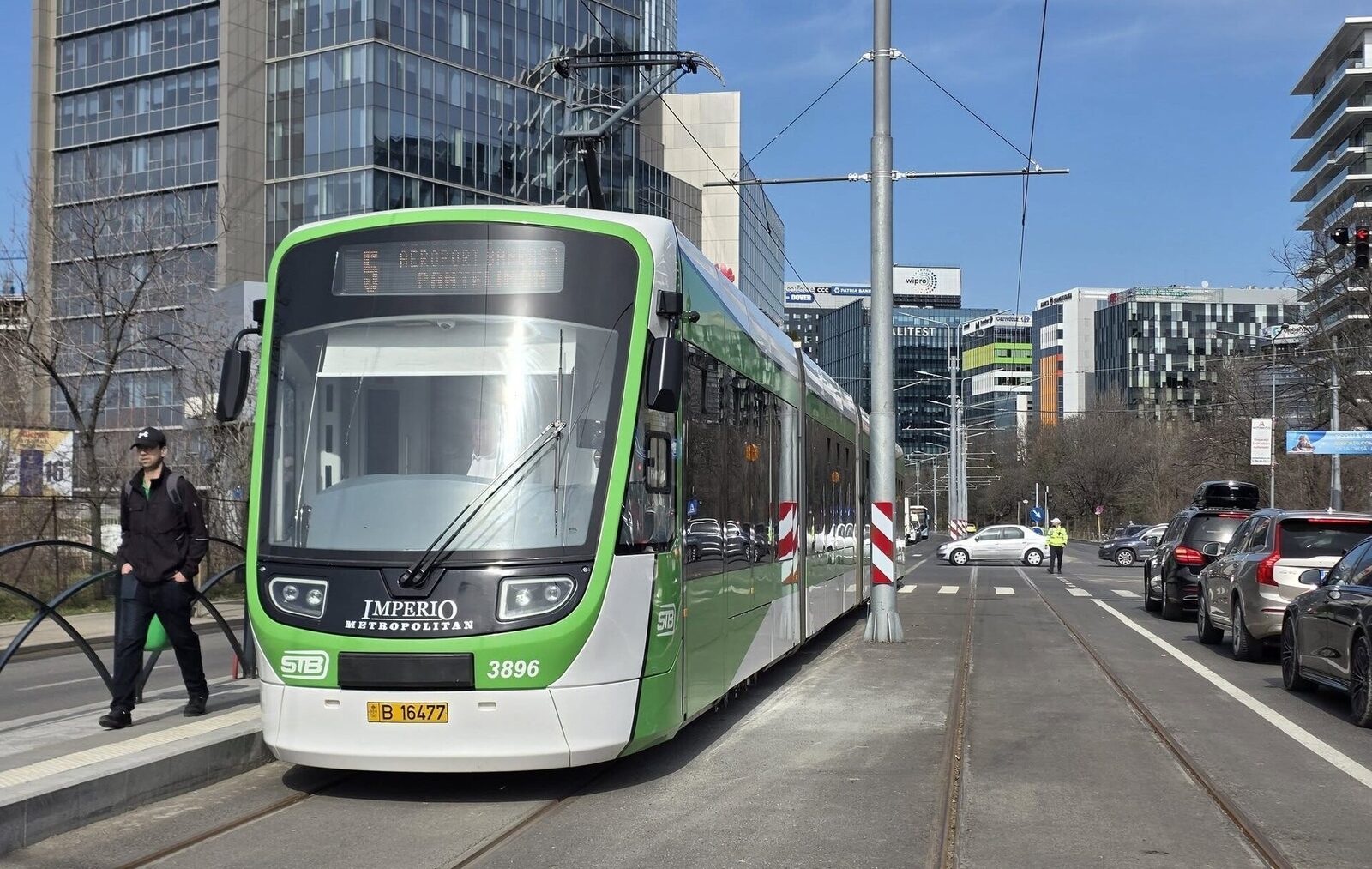 Linia 5 de tramvai, redeschisă cu un traseu modificat: De ce tramvaiele ajung doar până la Pantelimon După o suspendare de peste opt ani, linia 5 de tramvai din București a fost redeschisă pe 8 martie