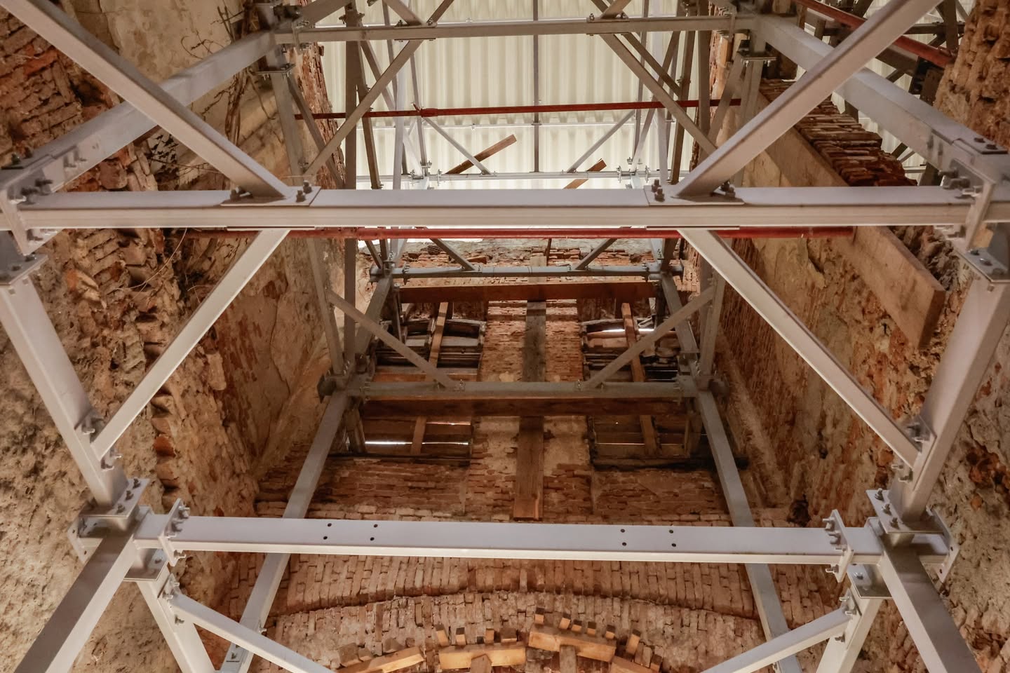 Lucrările de punere în siguranță a Hanului Solacolu, un monument istoric de pe Calea Moșilor, au fost finalizate