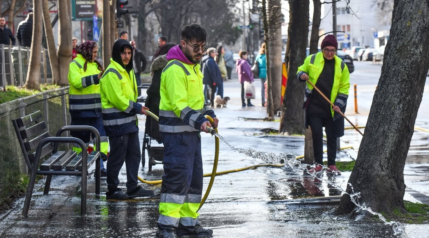 Curățenia de primăvară a început în Sectorul 6 Autoritățile locale din Sectorul 6 au demarat campania de curățenie de primăvară, pentru al șaselea an consecutiv