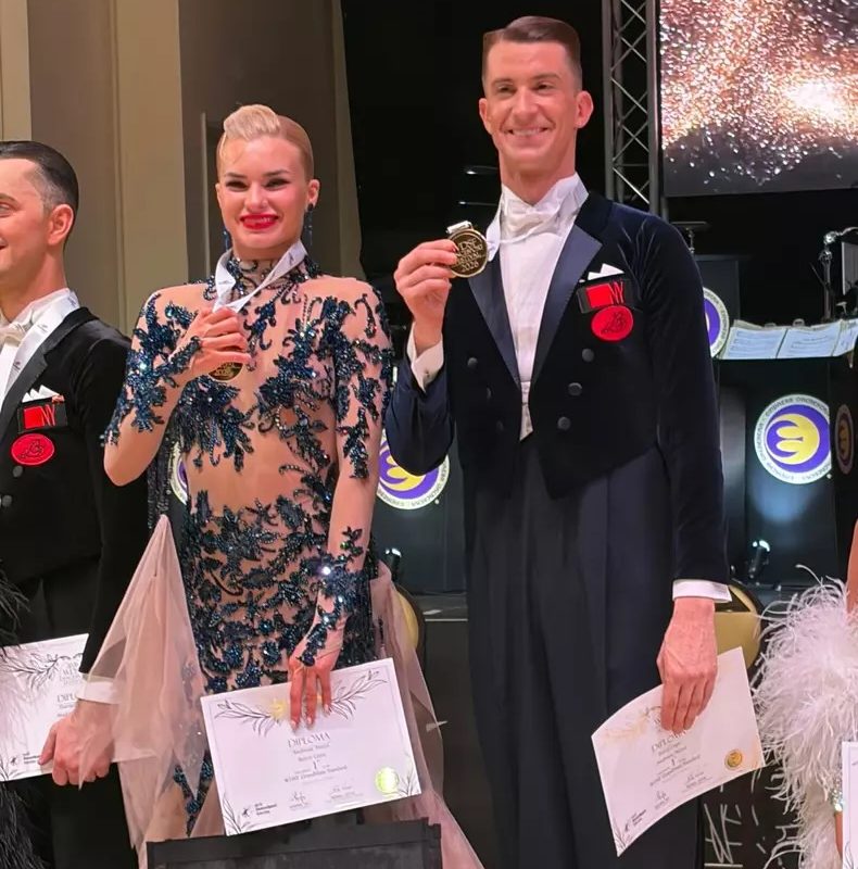 România, pe culmile dansului sportiv mondial: Rareș Cojoc și Andreea Matei câștigă Grand Slam-ul WDSF România se mândrește cu o performanță de excepție în lumea dansului sportiv