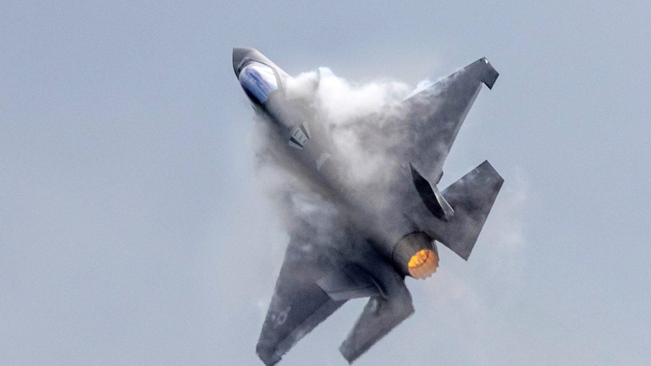 Avion de vânătoare iranian doborât într-un duel aerian cu un F-35 israelian Un F-35I israelian a doborât un avion YAK-130 iranian, marcând primul duel aerian între avioane de vânătoare din timpul conflictului, a anunțat IDF (Forțele de Apărare Israeliene) miercuri dimineață, la ora 10:30