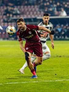 Derbi clujean cu miză mare: Universitatea contra CFR, luni seară Duelul tradițional dintre Universitatea Cluj și CFR Cluj promite spectacol, luni, 16 martie, de la ora 20:30