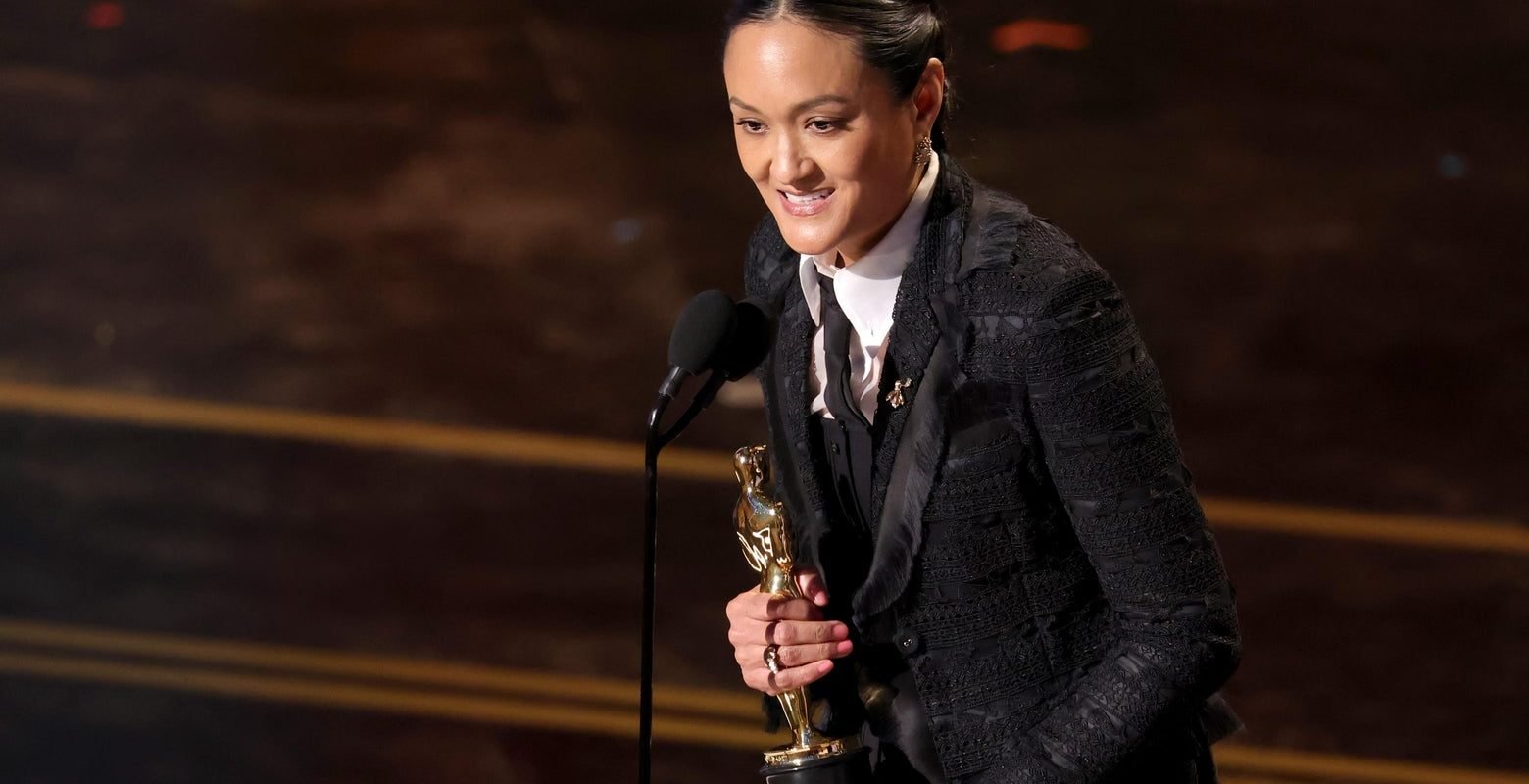 O premieră istorică la Oscar: Prima femeie, și prima femeie de culoare, câștigă premiul pentru cea mai bună imagine Los Angeles – Ceremonia premiilor Oscar din 2025 a intrat în istorie: Autumn Durald Arkapaw a primit trofeul pentru Cea mai bună imagine pentru filmul „Sinners”, devenind prima femeie care câștigă acest premiu în cei 98 de ani de existență a categoriei