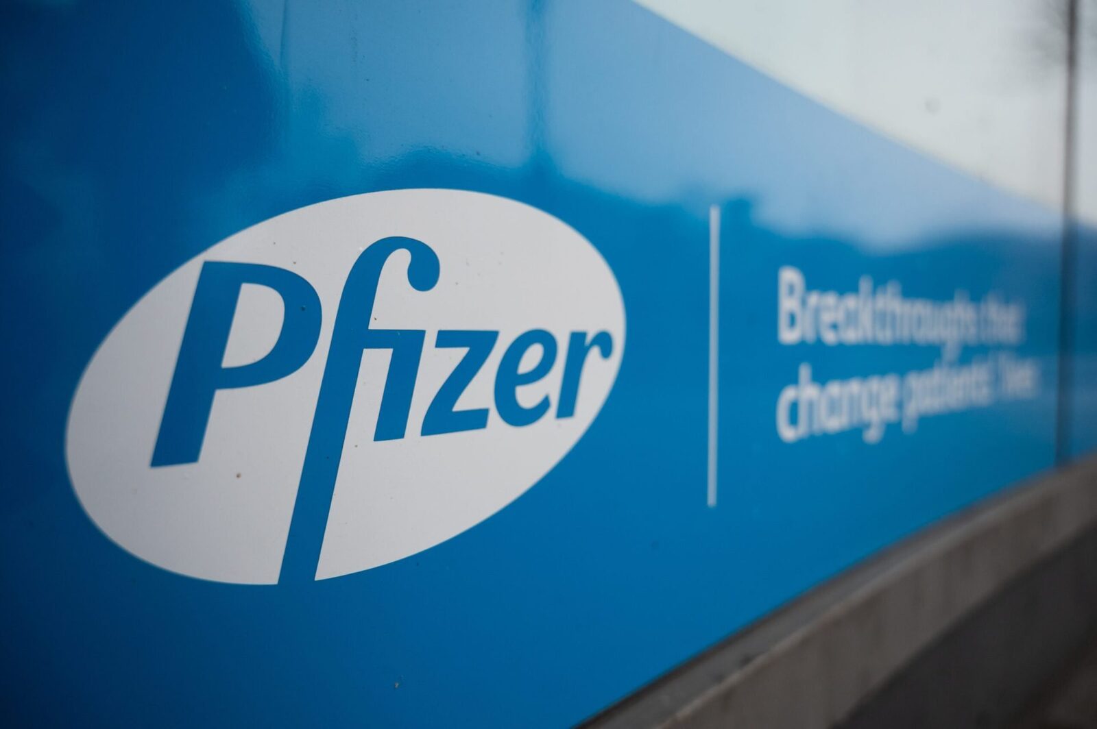 România, Polonia și Ungaria, în fața Pfizer la Bruxelles: Zeci de milioane de euro în joc România, Polonia și Ungaria se află în centrul unui conflict juridic major cu companiile farmaceutice Pfizer și BioNTech, legat de contractele de achiziție a vaccinurilor anti-COVID semnate în timpul pandemiei