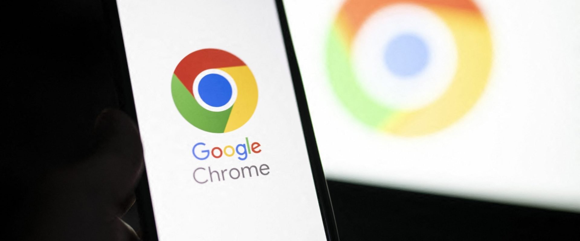 Google înăsprește regulile pentru aplicațiile din afara magazinelor oficiale Android Google introduce o serie de măsuri mai stricte pentru instalarea aplicațiilor pe sistemul de operare Android, cu scopul de a spori securitatea utilizatorilor